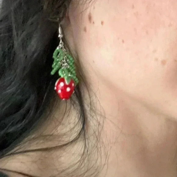 Jewelry - Glass Strawberry earrings
